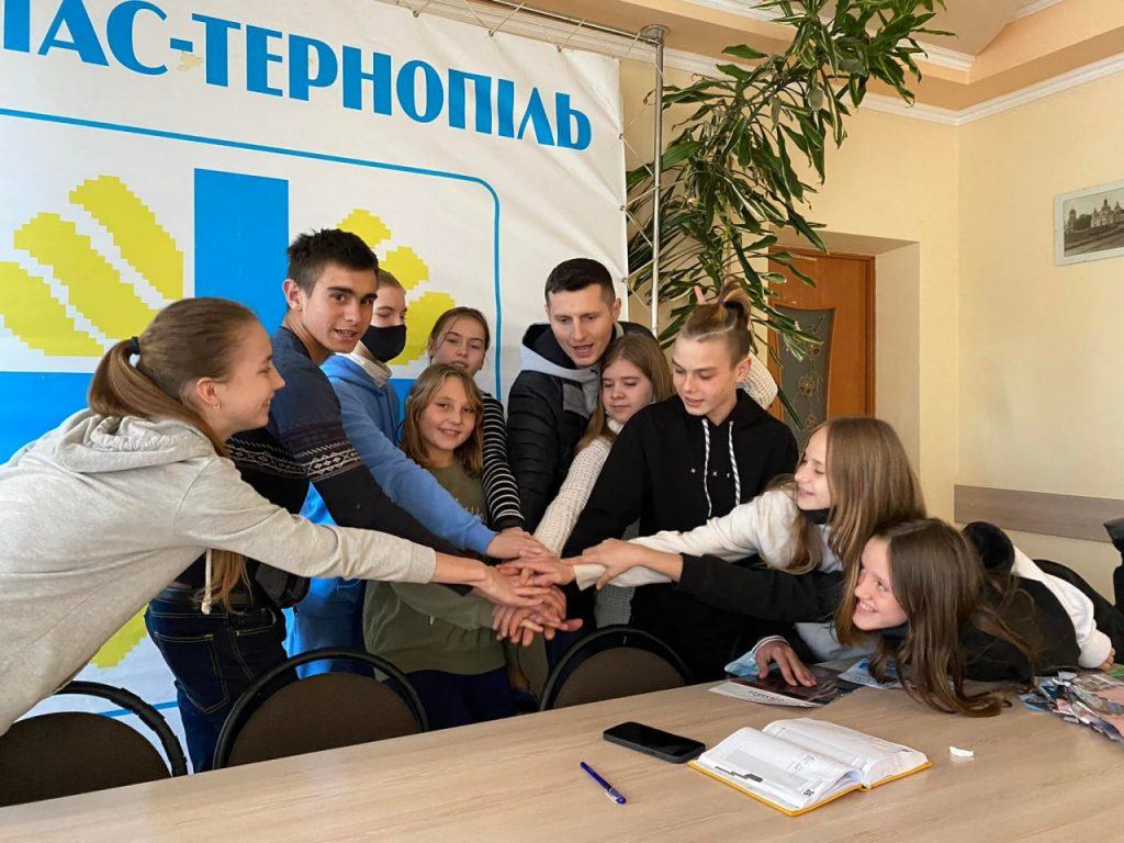 Діти з Карітасу Тернопіль ініціювали збір коштів для оновлення спортивної зали